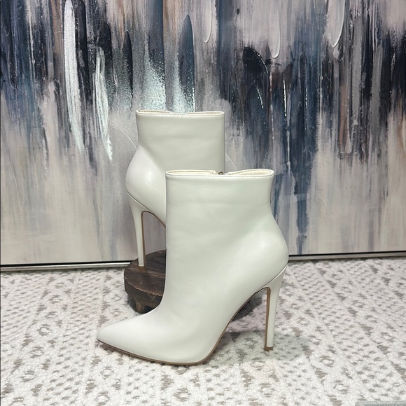 Elegant White Ankle Boot Stiletto Women's 7.5 Classic Elegant Sophisticated EUC - Picture 2 of 14